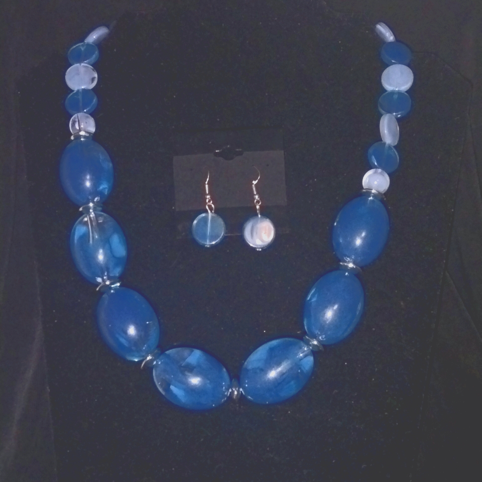 Vintage Beaded Necklace And Earrings Set 19$